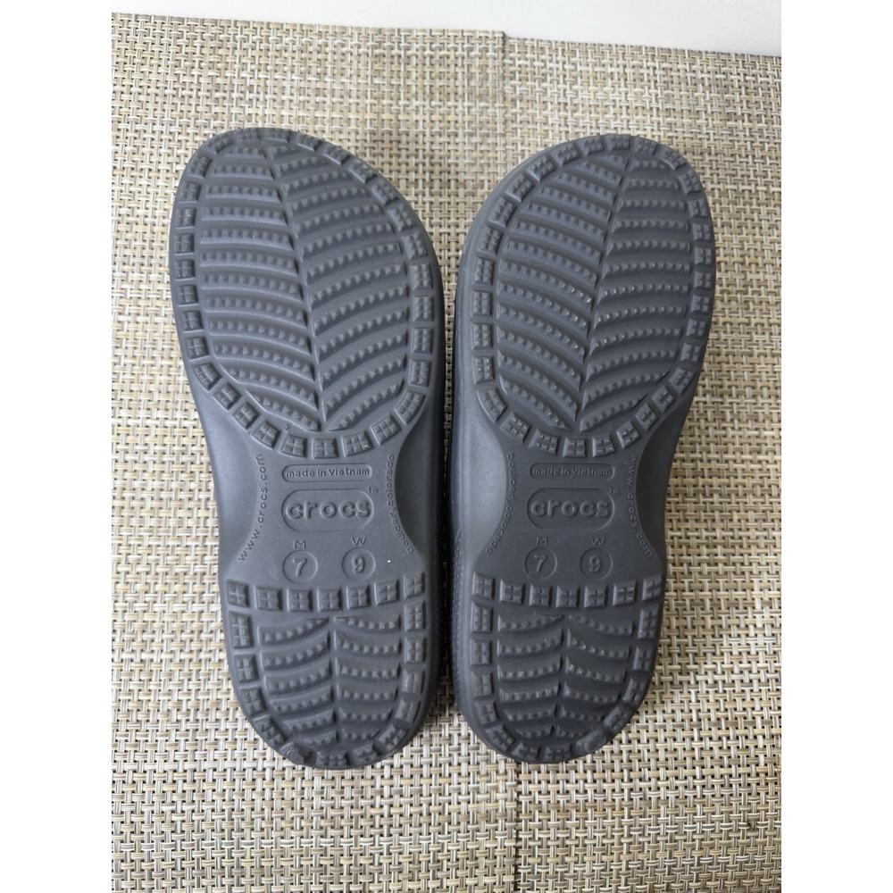 Crocs Women's Size 9 Flip Flops Black Comfort Shoes Sandal Thong - Picture 4 of 6